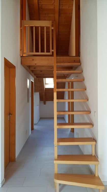traumhafte Dachwohnung mit Galerie und Balkon an top Lage 4