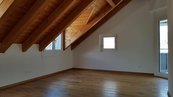 traumhafte Dachwohnung mit Galerie und Balkon an top Lage 5