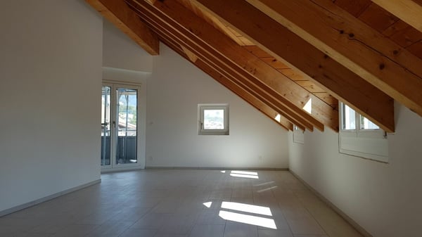 traumhafte Dachwohnung mit Galerie und Balkon an top Lage 2