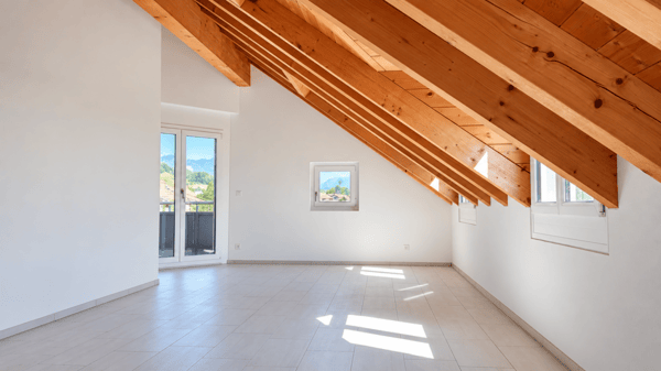 traumhafte Dachwohnung mit Galerie und Balkon an top Lage 2
