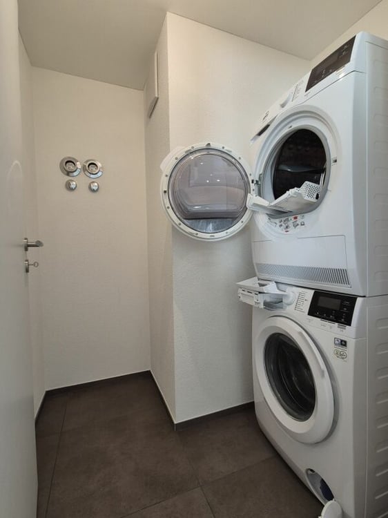 neuwertige 4.5-Zimmer-Maisonette-Wohnung mit Loggia an zentraler Lage in Mels 10