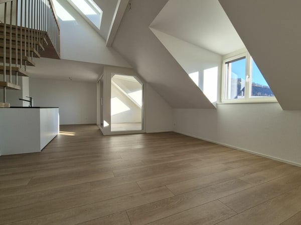 neuwertige 4.5-Zimmer-Maisonette-Wohnung mit Loggia an zentraler Lage in Mels 3