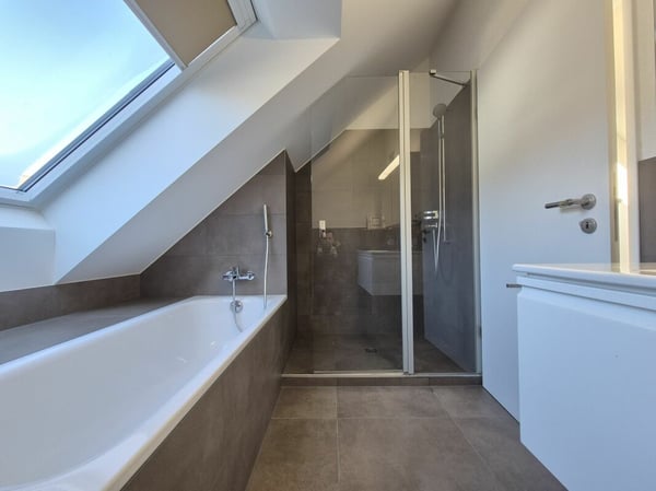 neuwertige 4.5-Zimmer-Maisonette-Wohnung mit Loggia an zentraler Lage in Mels 9