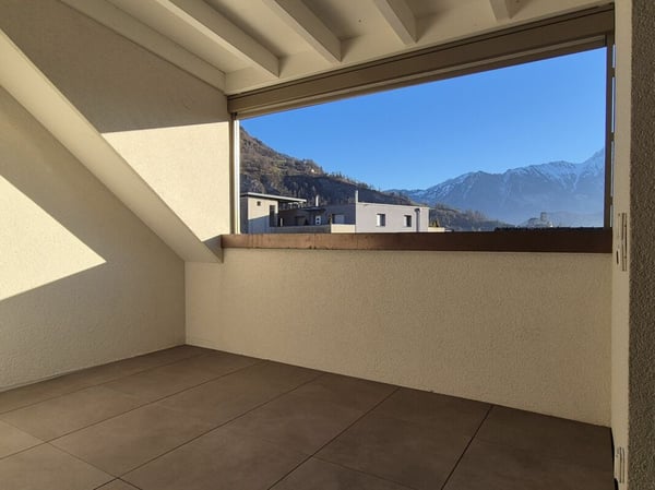 neuwertige 4.5-Zimmer-Maisonette-Wohnung mit Loggia an zentraler Lage in Mels 11