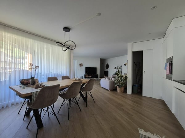 neuwertige 3.5-Zimmer-Wohnung an zentraler Lage 2