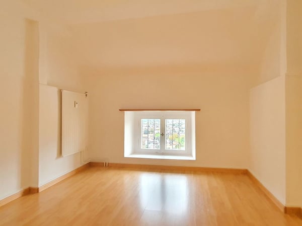 preisgünstige und gut erhaltene 3.0-Zimmer-Dachwohnung 3