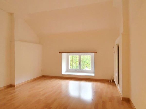 preisgünstige und gut erhaltene 3.0-Zimmer-Dachwohnung 4