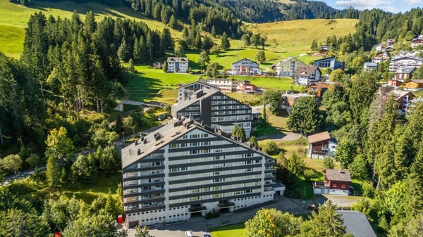 grosszügige 2-Zimmer-Ferienwohnung mit Balkon und einem Tiefgaragenplatz 3