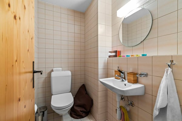 3 1/2-Zimmer-Ferienwohnung mit eigener Sauna und einem Tiefgaragenplatz 12