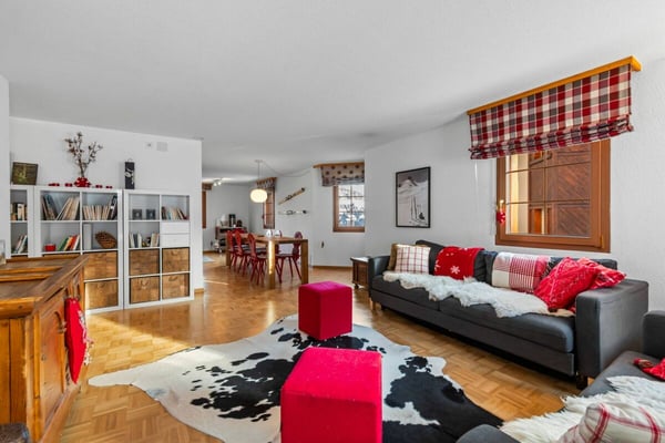 3 1/2-Zimmer-Ferienwohnung mit eigener Sauna und einem Tiefgaragenplatz 3
