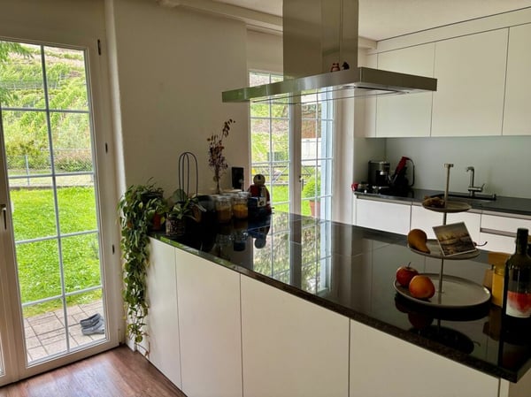 grosse 4.5-Zimmer-Wohnung (112m²) mit Sitzplatz