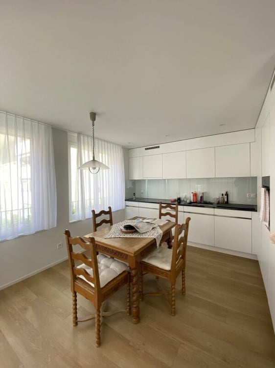 neuwertige 4.5-Zimmer-Wohnung inmitten von Mels 6