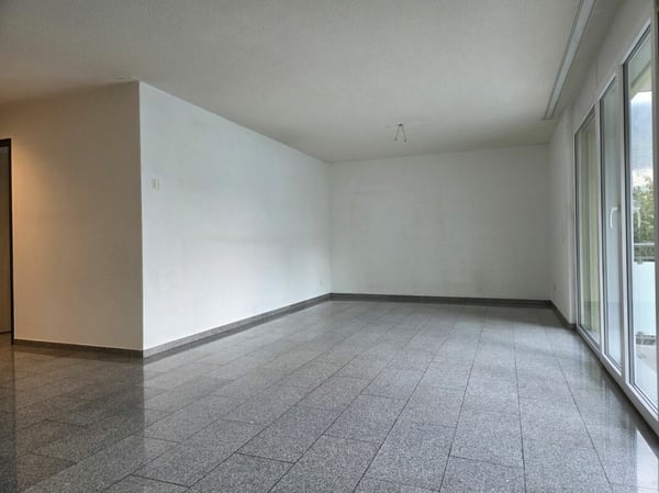 schöne 5.5 Zimmerwohnung an ruhiger Lage 3