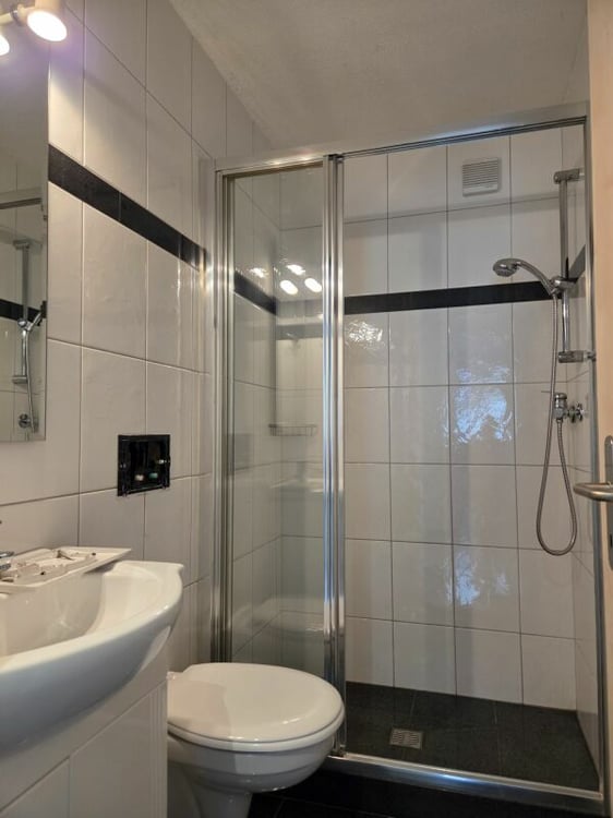 schöne 5.5 Zimmerwohnung an ruhiger Lage 9