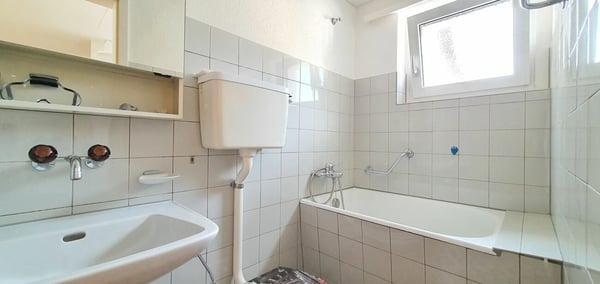 heimelige und preiswerte 3.0-Zimmerwohnung in zentraler Lage mit grossem Balkon 6