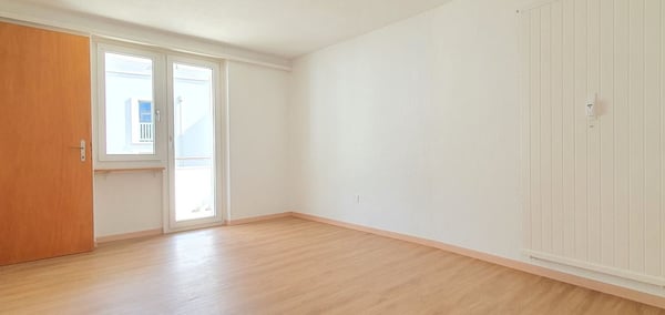 heimelige und preiswerte 3.0-Zimmerwohnung in zentraler Lage mit grossem Balkon 3