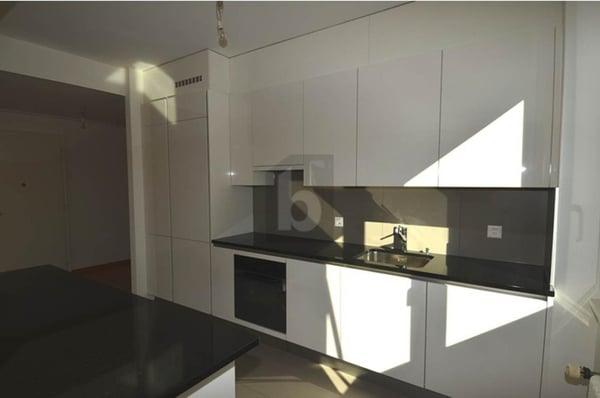 SOUS-GARE AVEC BALCON 3