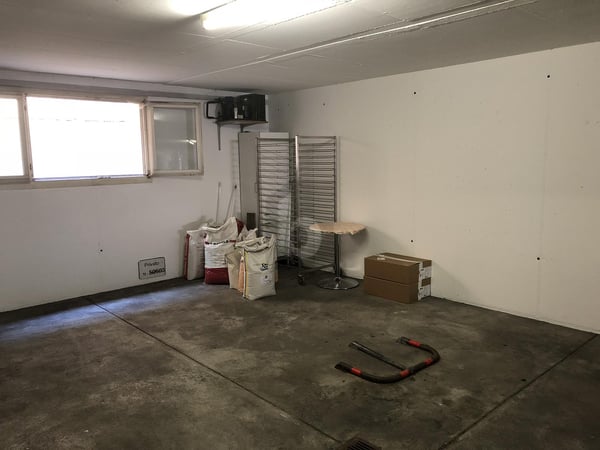 NEGOZIO IN POSIZIONE CENTRALE 5