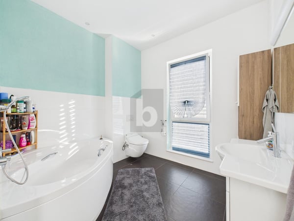 MODERN AN TOP LAGE 4