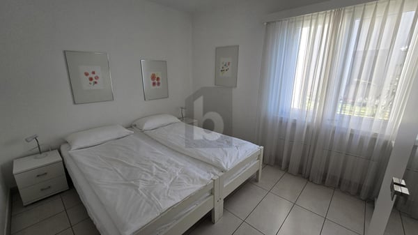 GRAZIOSO CON SPLENDIDA VISTA LAGO E PISCINA 5