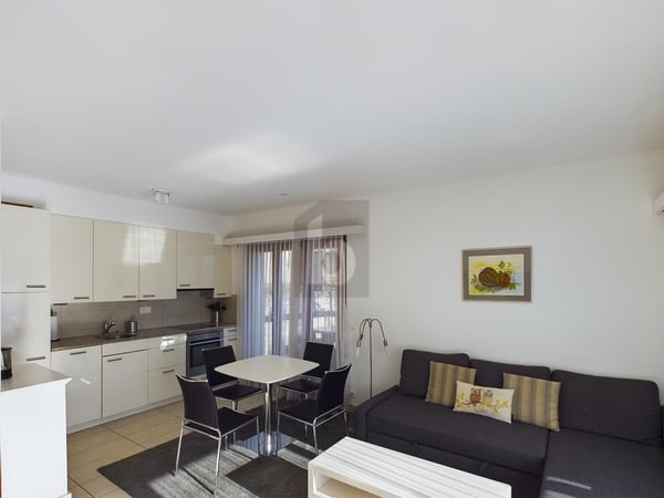 GRAZIOSO CON SPLENDIDA VISTA LAGO E PISCINA 2