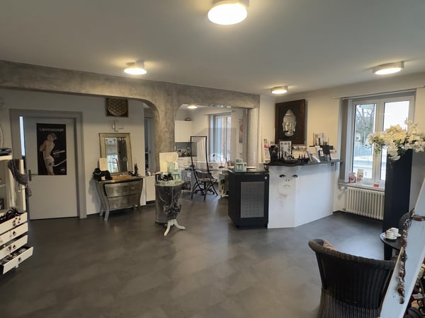 IM REPRÄSENTATIVEN JUGENDSTIL MIT PARKPLÄTZEN 3