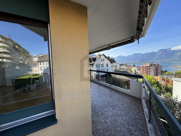 LUMINEUX AVEC INCROYABLE VUE SUR LAC ET MONTAGNES 2