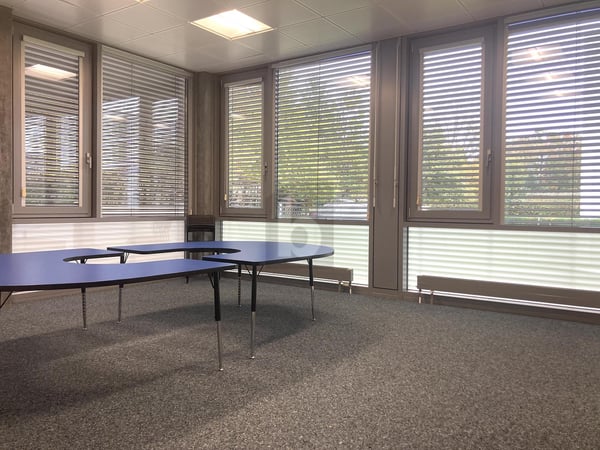 BUREAU IDÉAL POUR ENTREPRISES, ÉCOLES OU CABINETS 2