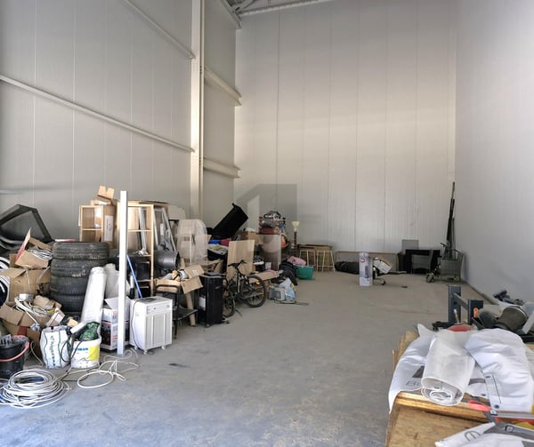 DÉPÔT NEUF LE LONG DE L'AUTOROUTE 4