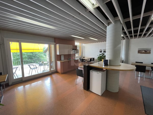 GERÄUMIG UND IDEAL FÜR KREATIVES ARBEITEN 4