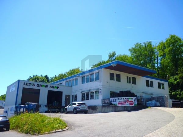 GRANDES SURFACES AVEC QUAI DE LIVRAISON! 1