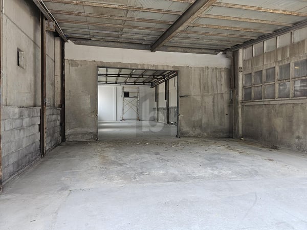 LOCAUX POLYVALENTS À VERNAYAZ 4