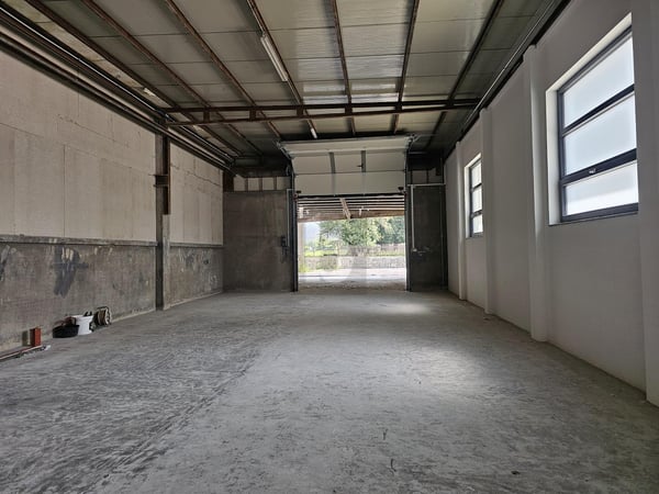 LOCAUX POLYVALENTS À VERNAYAZ 5