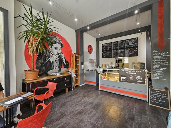 PARFAITEMENT SITUÉ ET AVEC GRAND POTENTIEL 1