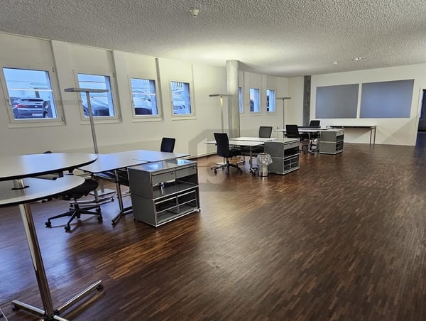 MODERNE ARBEITSFLÄCHE MIT TERRASSE 2