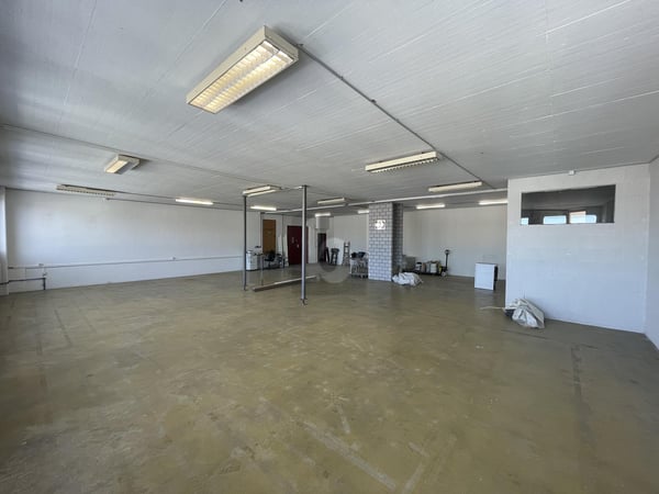 GROSS UND AN IDEALER LAGE 4