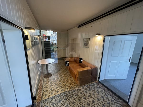 EBENERDIG AN ZENTRALER LAGE 2