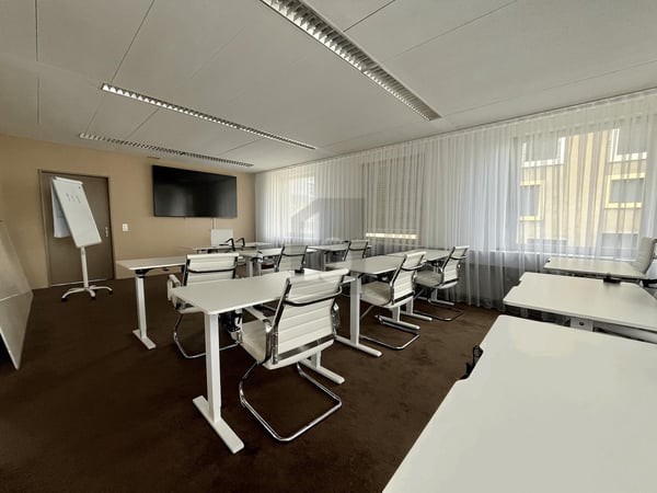 GROSSZÜGIG AN ZENTRALER LAGE 4