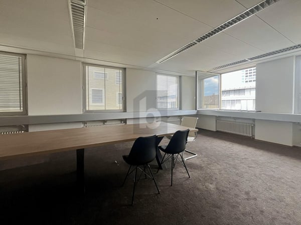 GROSSZÜGIG AN ZENTRALER LAGE 5