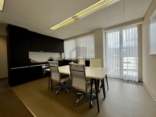 GROSSZÜGIG AN ZENTRALER LAGE 2