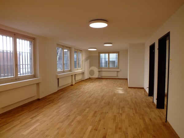 GROSSZÜGIG MIT AUSBAUMÖGLICHKEIT UND TERRASSE 2