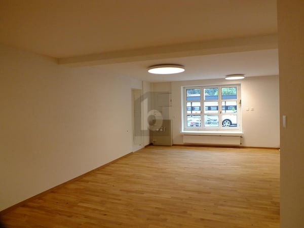 GROSSZÜGIG MIT AUSBAUMÖGLICHKEIT UND TERRASSE 4