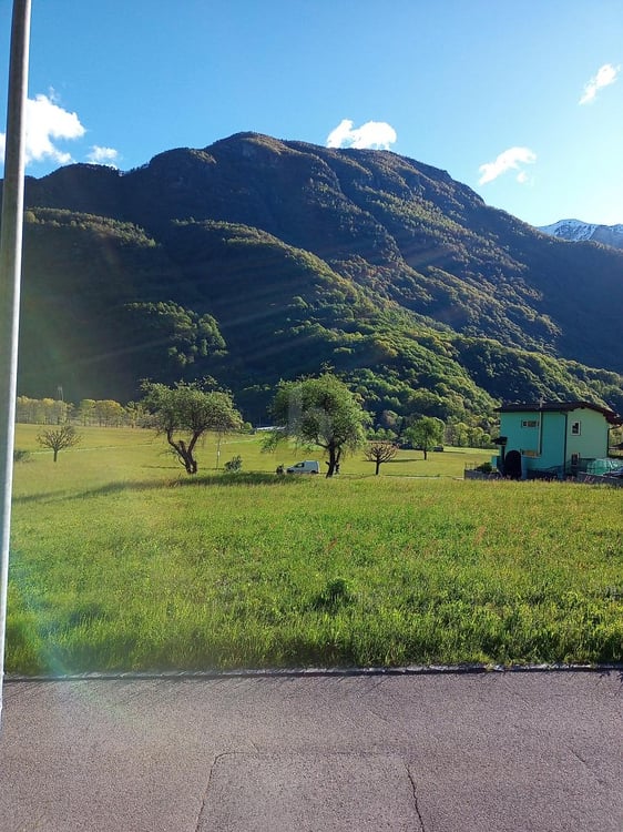 BAULAND AM ENDE DES DORFES, MIT SCHÖNER AUSSICHT 2