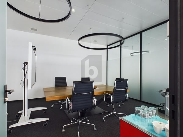 LICHTDURCHFLUTET UND MODERN AN ZENTRALER LAGE 2