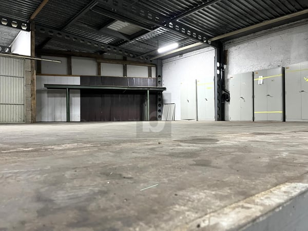 AUTOWERKSTATT ZU VERMIETEN 4