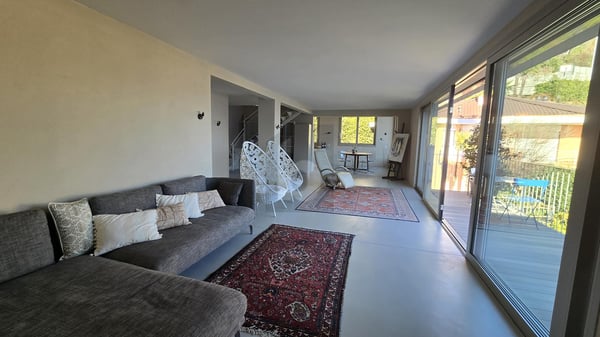 MODERNA E SOLEGGIATA CON MERAVIGLIOSA VISTA LAGO 2