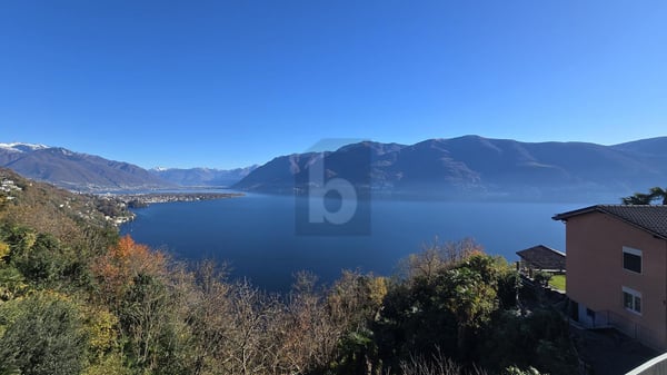 MODERNA E SOLEGGIATA CON MERAVIGLIOSA VISTA LAGO 1