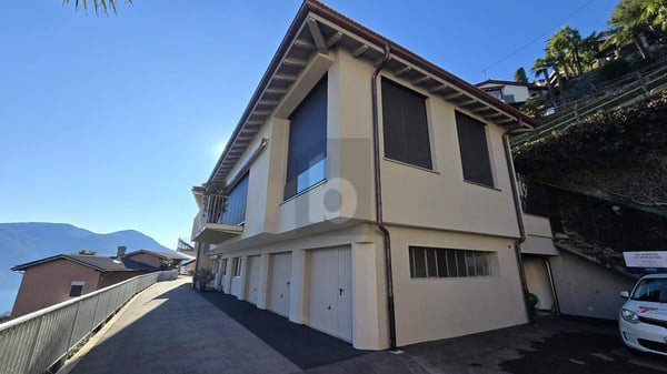 MODERNA E SOLEGGIATA CON MERAVIGLIOSA VISTA LAGO 3