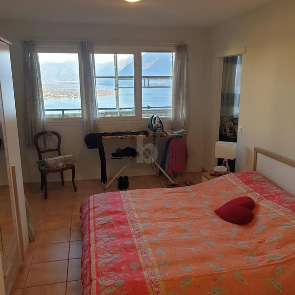 MODERNA E SOLEGGIATA CON MERAVIGLIOSA VISTA LAGO 5