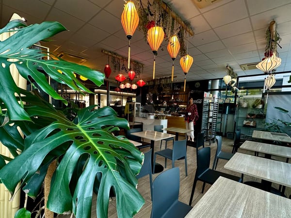 DANS UN CENTRE COMMERCIALE 2